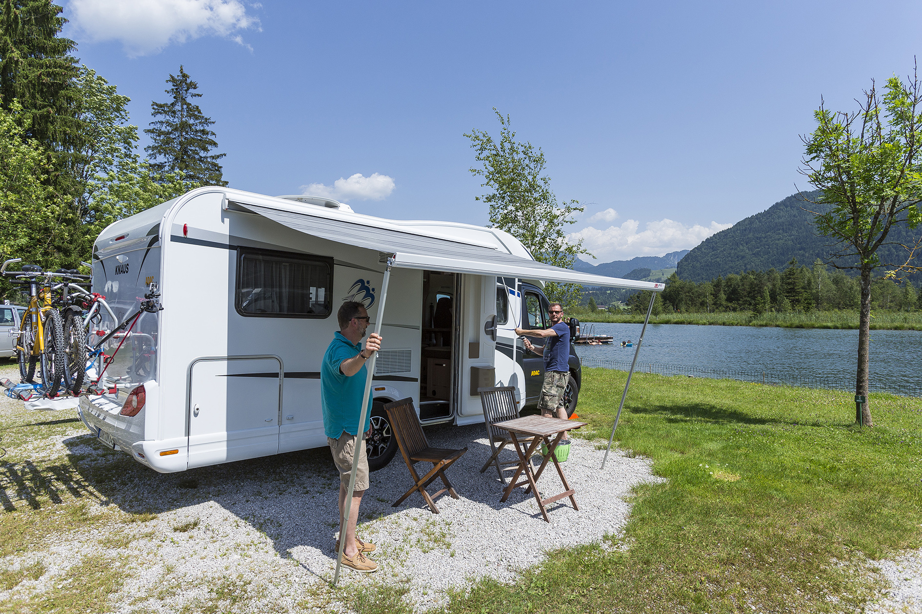 Campingurlaub der Spaß machen soll: Wenn die Campingsaison eröffnet ist, müssen der Caravan oder das Wohnmobil fit für den ersten Ausflug gemacht werden. Foto: Auto-Medienportal.Net/ADAC
