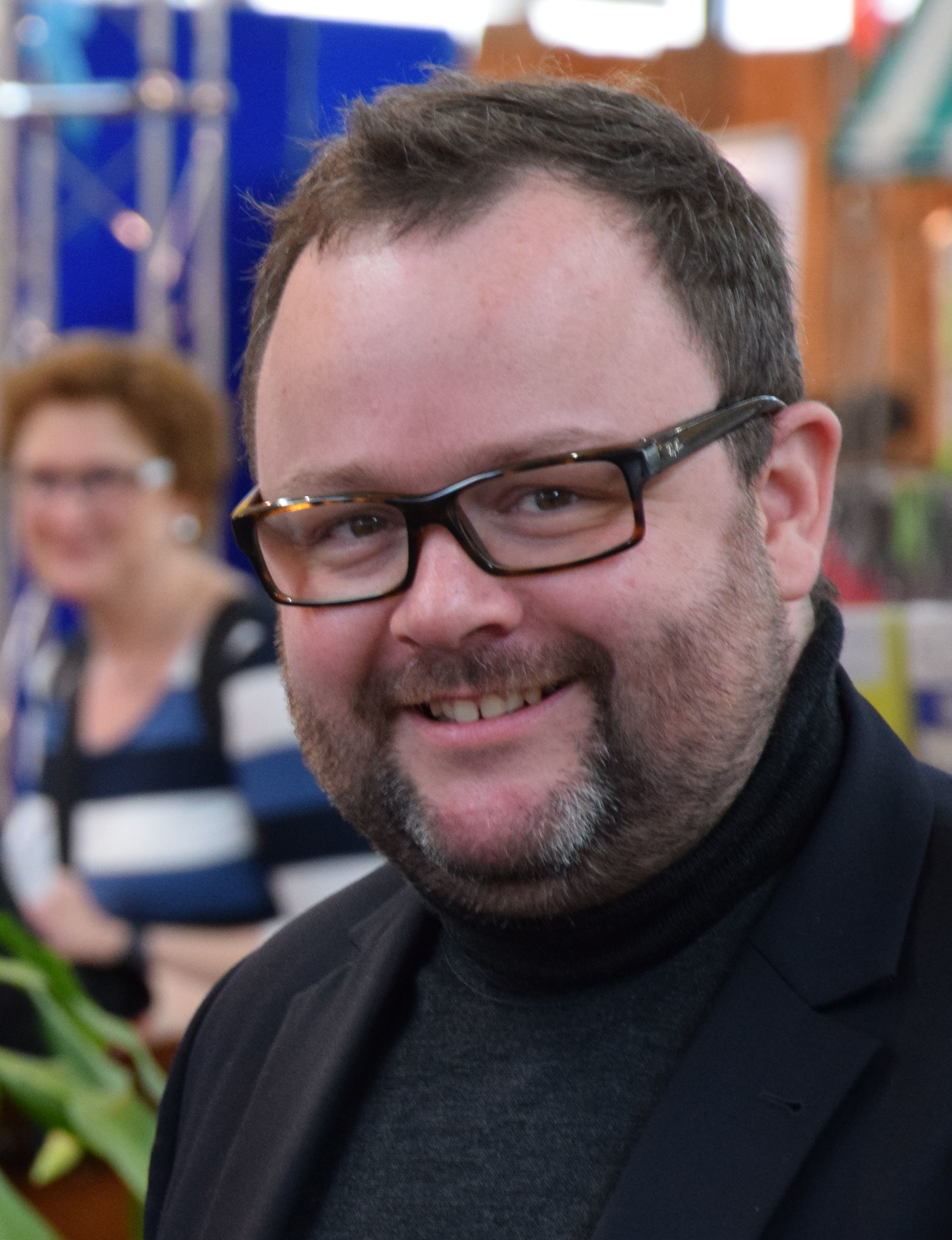 FDP-Regionalverbandsmitglied und Bundestagskanndidat Dr. Christian Jung setzt sich seit langem für eine spürbarere Polizeipräsenz in und rund um den Bruchsaler Bahnhof ein. Das Foto zeigt ihn am 29.10.2016 auf der Verbrauchermesse offerta in Rheinstetten. Auch dort ging es beim Stand der Stadt Bruchsal um die Polizeigroßkontrolle. Foto: Andreas Scheurig