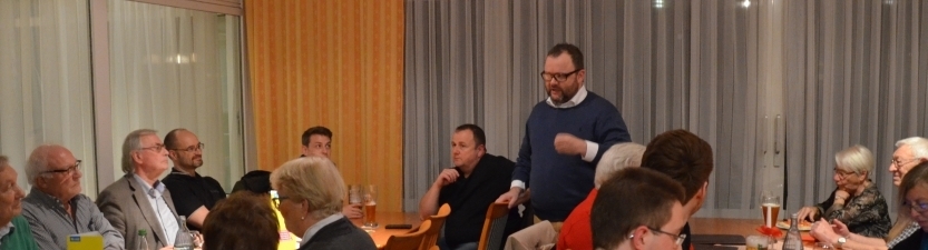 Bundestagsabgeordneter Dr. Christian Jung sprach bei den Freien Demokraten in Bretten. (Fotos: CB)
