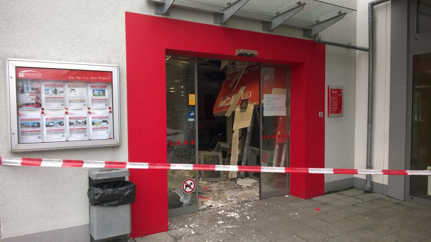 Die zerstörte Sparkassen-Filiale in Bretten.