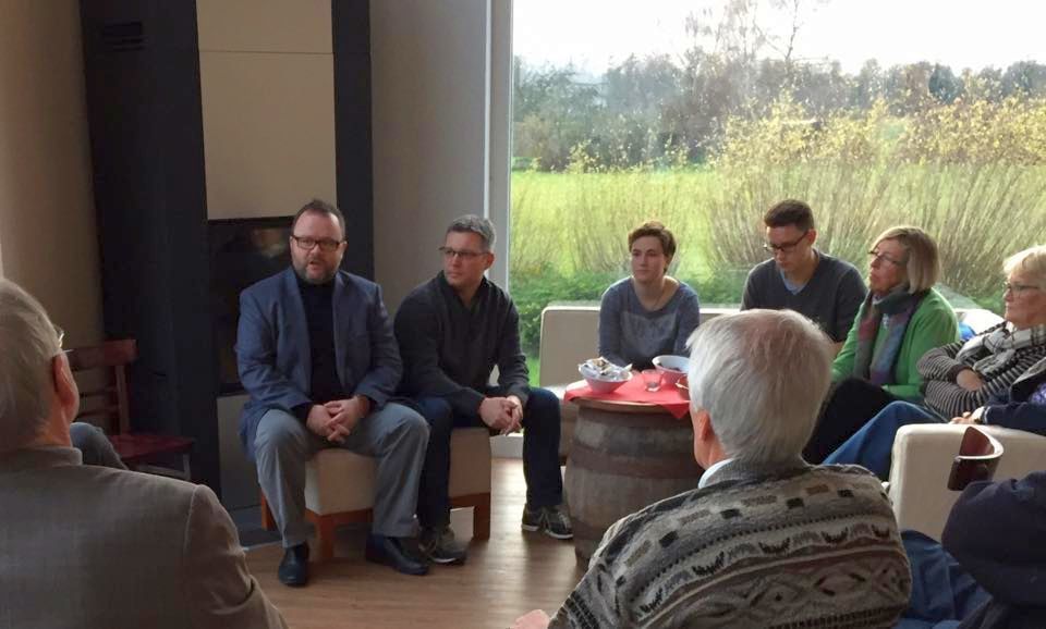 In Weingarten trafen sich Mitglieder der FDP Karlsruhe-Land. Dabei wurde das Ende der Sondierungsverhandlungen und das Vorgehen der liberalen Bundesspitze nach längerer Diskussion einstimmig begrüßt. (Foto: CB)