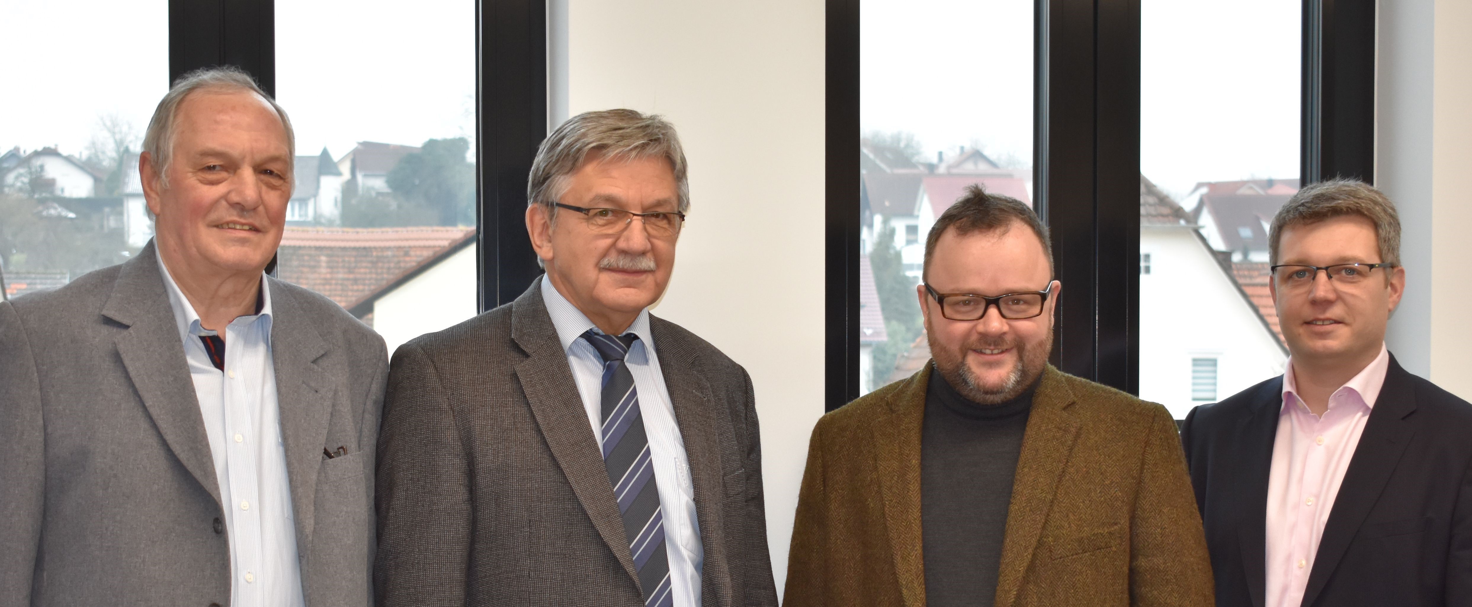 Führten Gespräche im Rathaus: Gemeinderat Werner Schön, Bürgermeister Karl-Heinz Burgey, Christian Jung MdB und FDP-Kreisvorsitzender Heiko Zahn (v.l.).