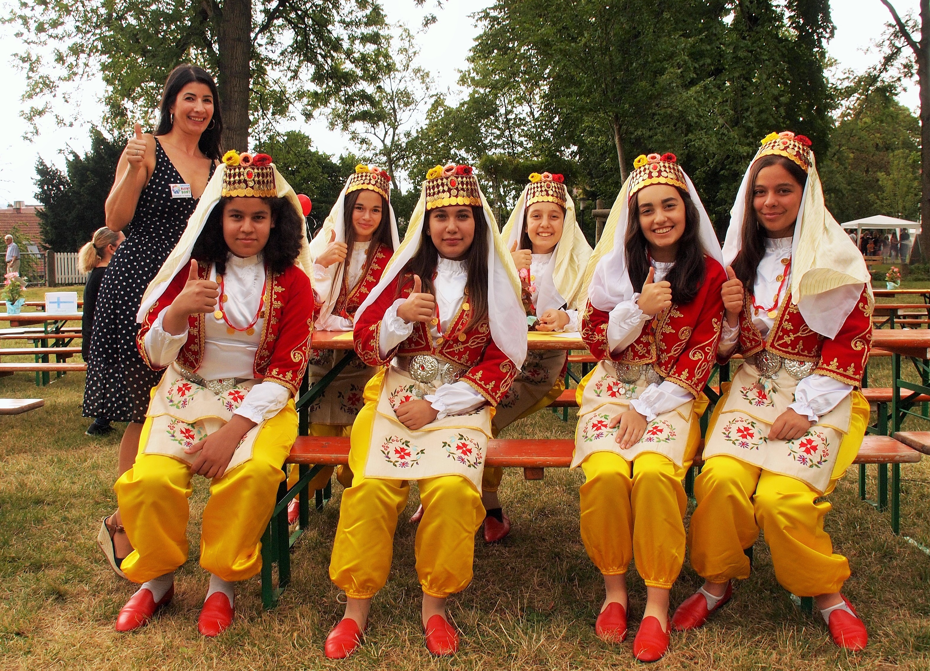Die Mädchentanzgruppe des Türkischen Schulenlternvereins war ein märchenhafter Farbtupfer beim Himmlischen Fest.