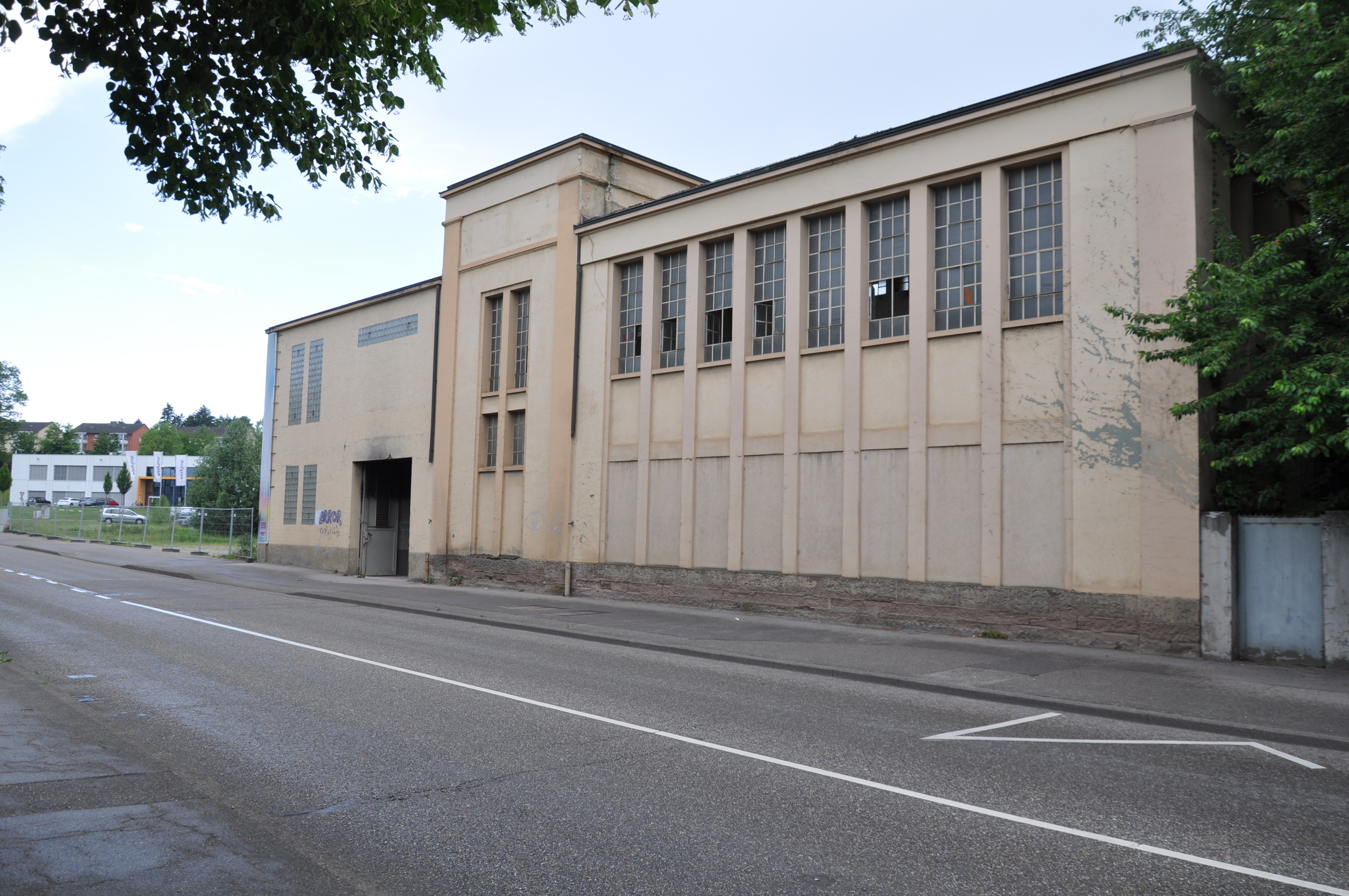 Die alte Trafostation in Bretten stammt in Teilen aus den frühen 1920er Jahren. Jan Seeburger will das alte Gebäude nun wiederbeleben. ch