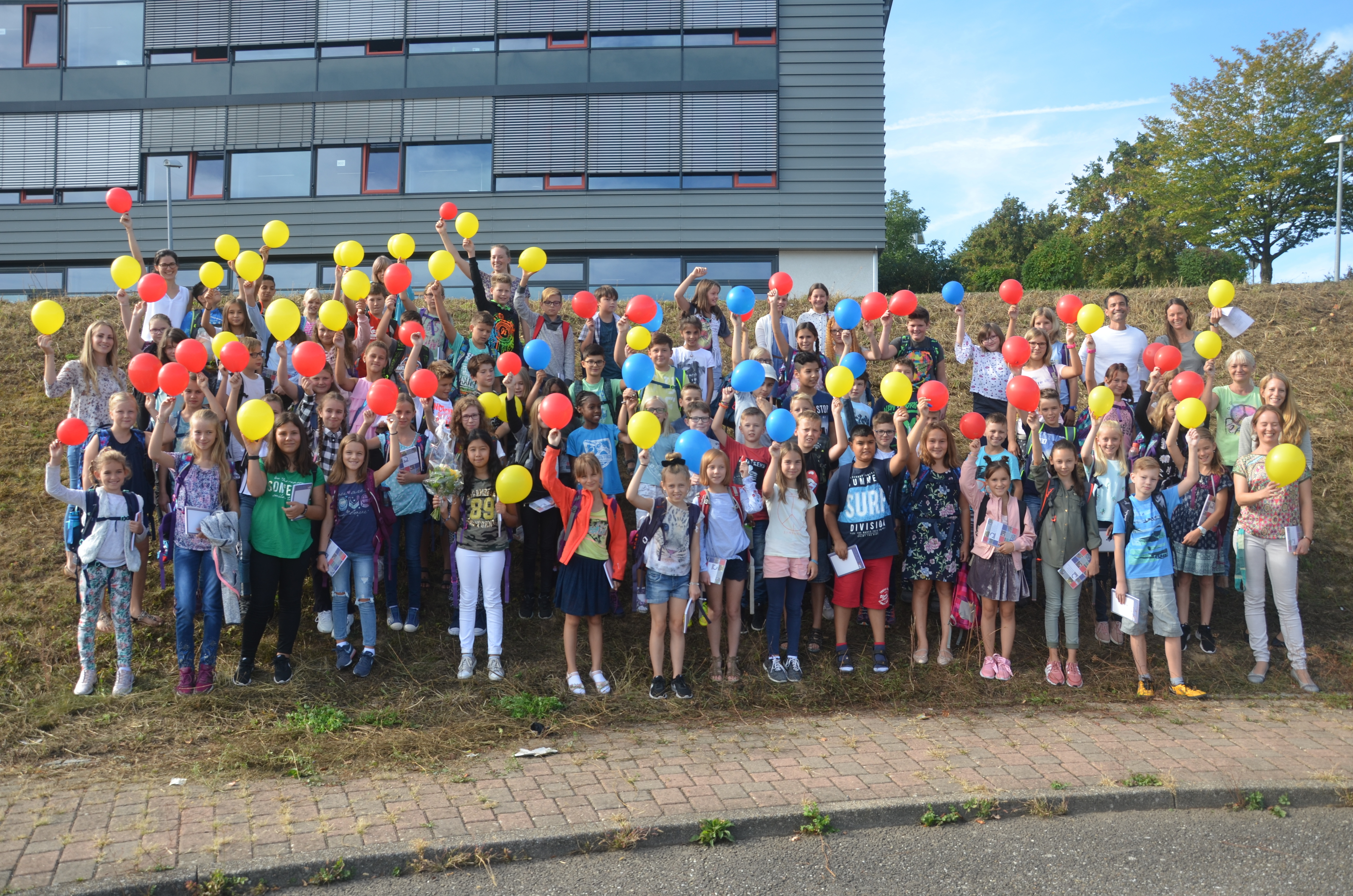 Farbenfrohe Einschulungsfeier an der Leopold-Feigenbutz-Realschule in Oberderdingen.