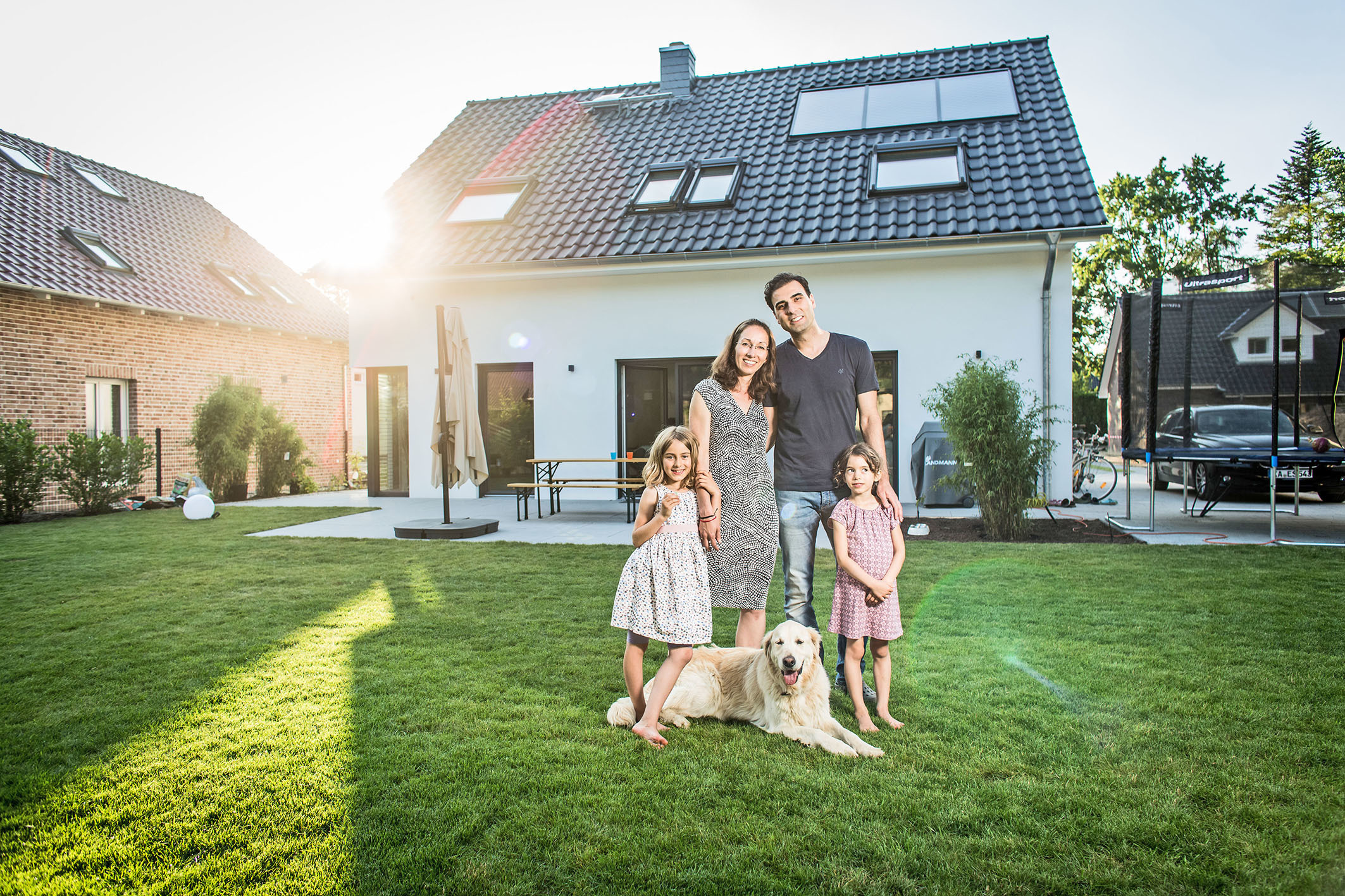 Viele Bauherren benötigen für ihren Hausbau eine Anschlussfinanzierung und möchten sich dafür langfristig günstige Konditionen sichern. Foto: djd/Bauherren-Schutzbund