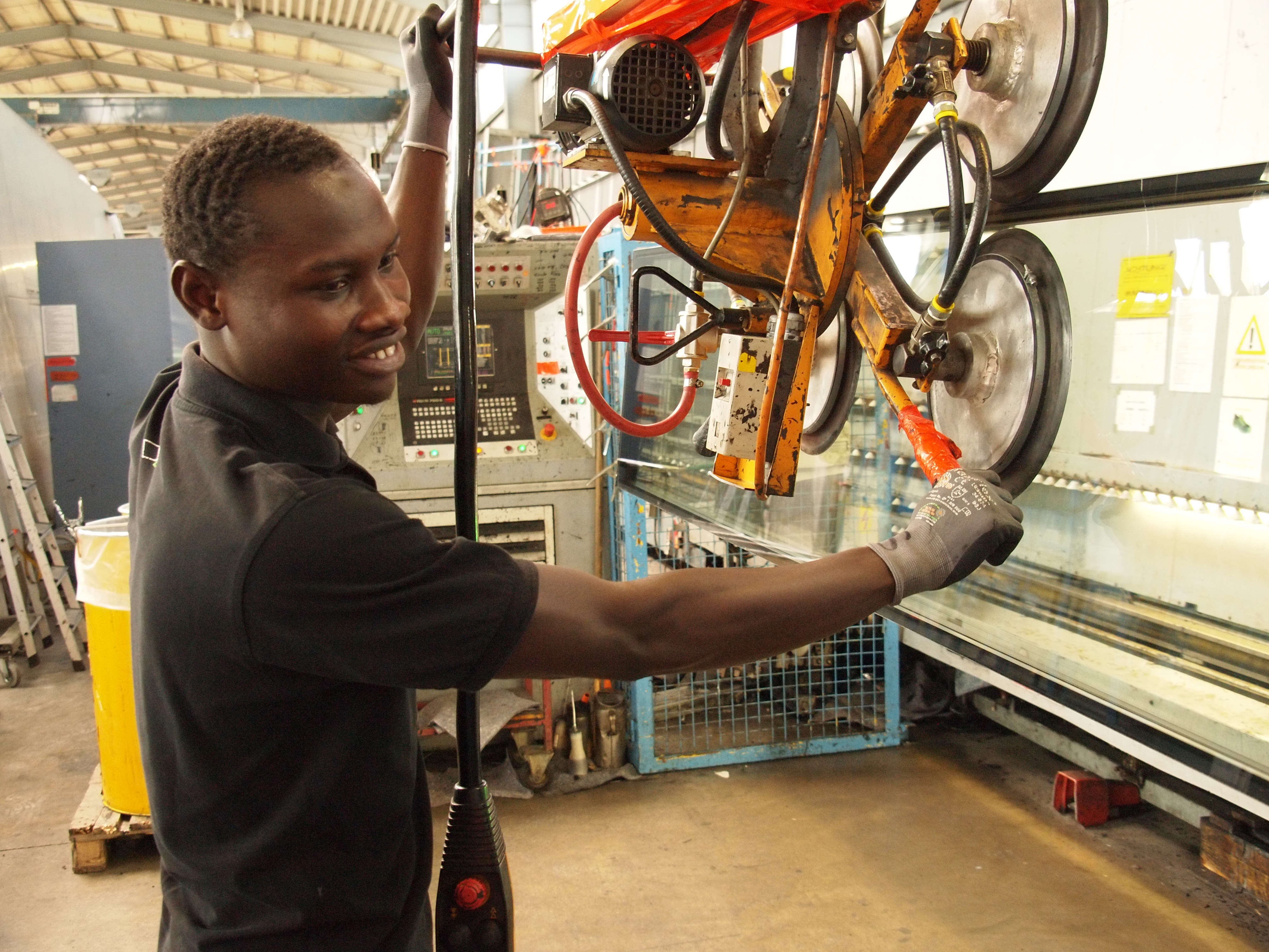 Vorbild für junge Migranten: Malick Sillah aus Gambia hat seine Ausbildung bei BGT ohne einen einzigen Fehltag abgeschlossen.