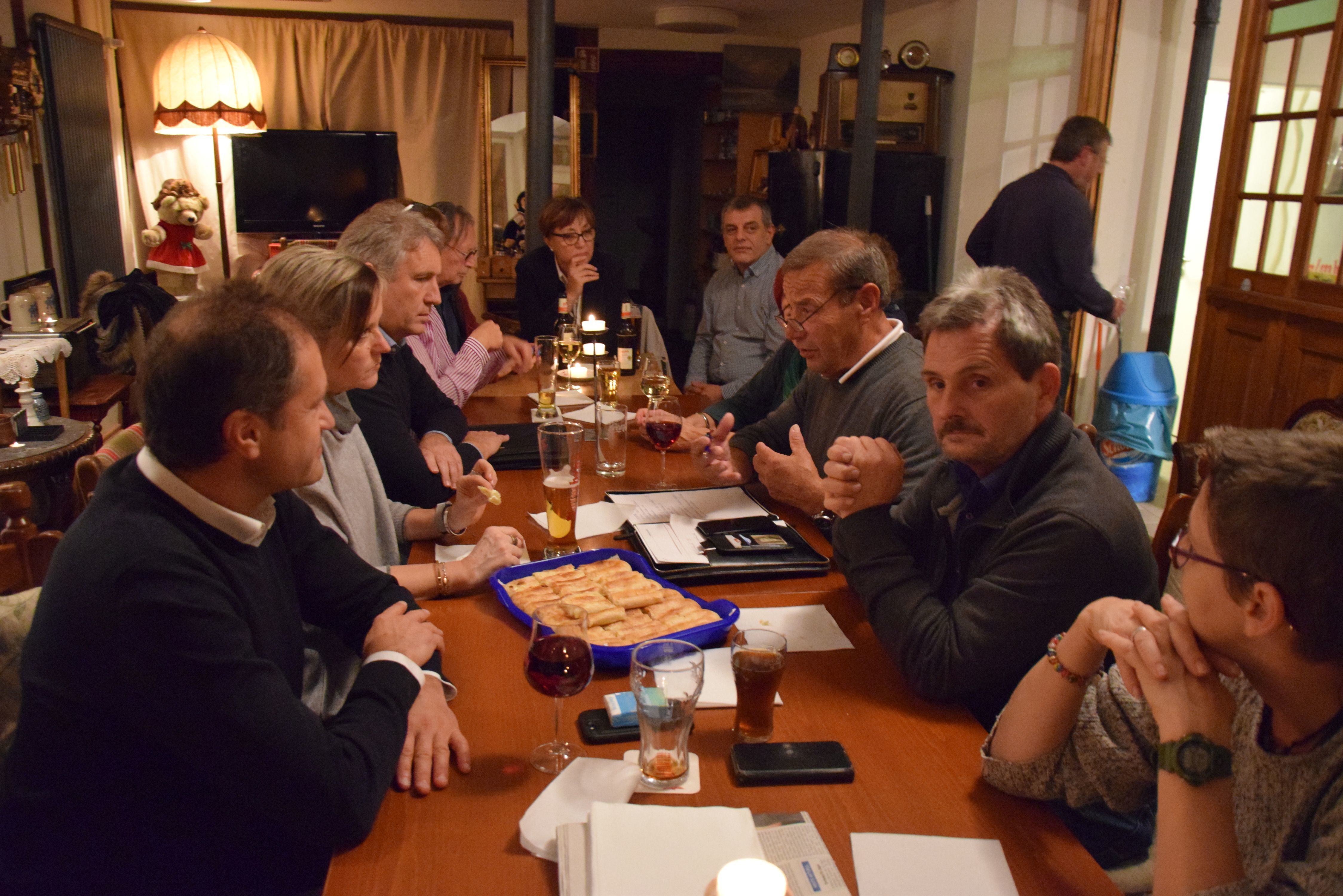 Bürgerinitiative Pro Rechbergklinik: Zum jüngsten Treffen hatte die BI RKH-Regionaldirektorin Susanne jansen und Südbau-Geschäftsführer Markus Vierling eingeladen. Foto: ch