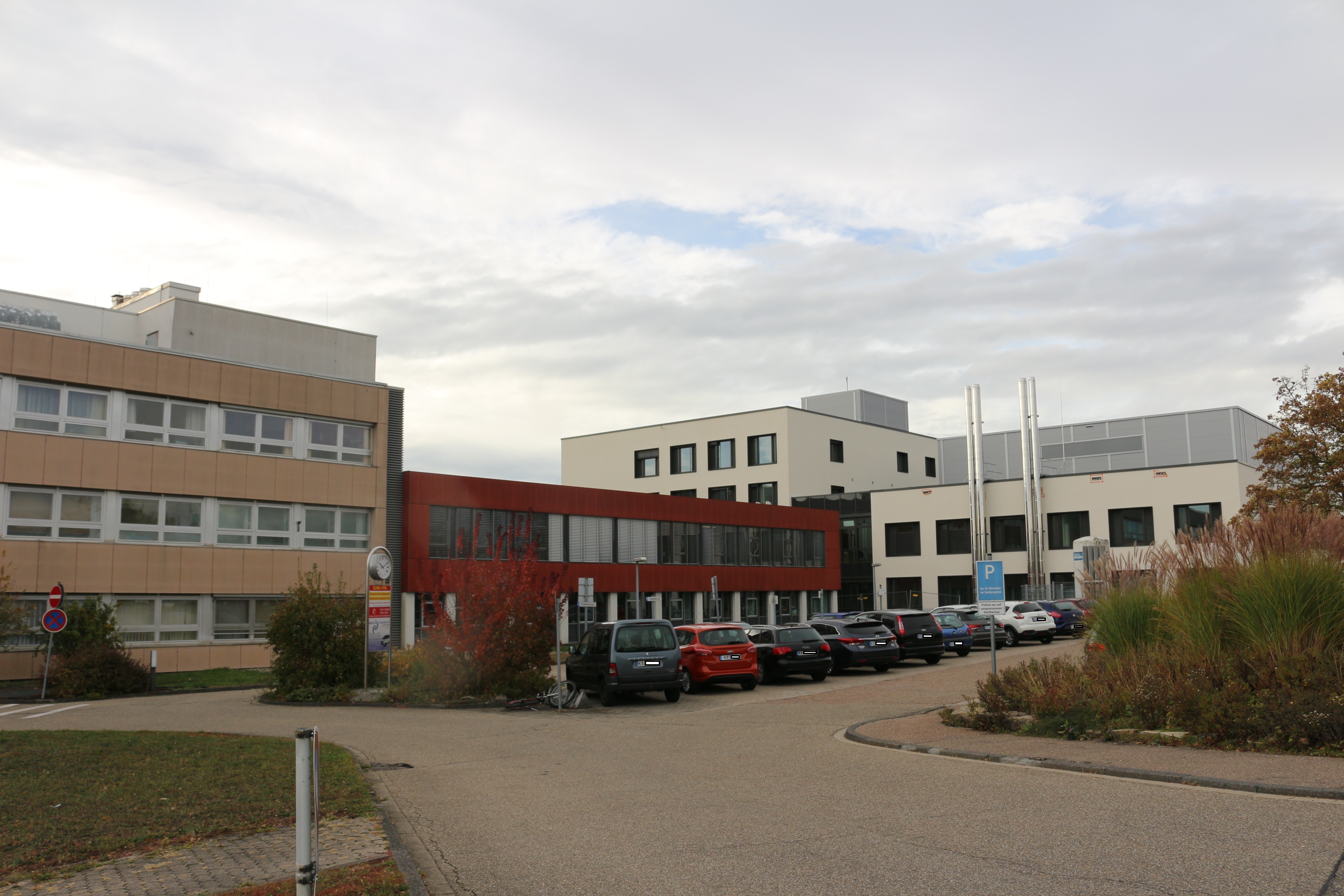 Grundlage und Herzstück des neuen Fachärztezentrums ist der sogenannte „Rote Bau“ an der Rechbergklinik Bretten.