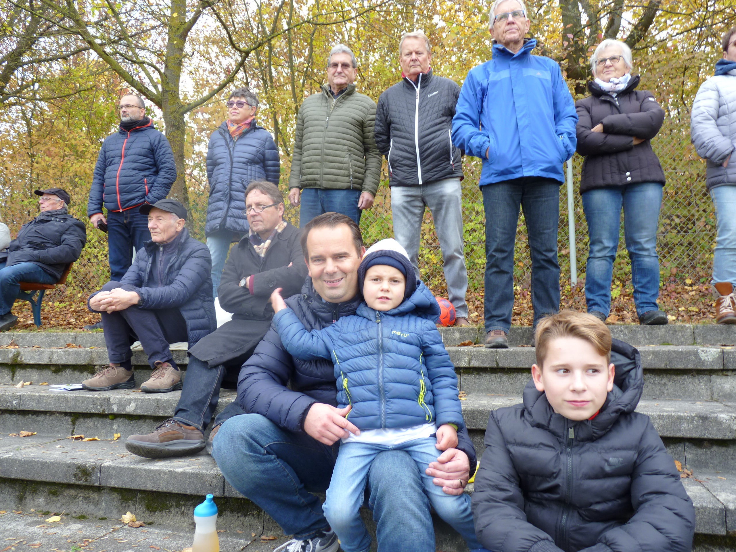 Die großen und die kleinen Zuschauer waren mit dem Spiel des VfB zufrieden, konnten aber keinen Sieg bejubeln.