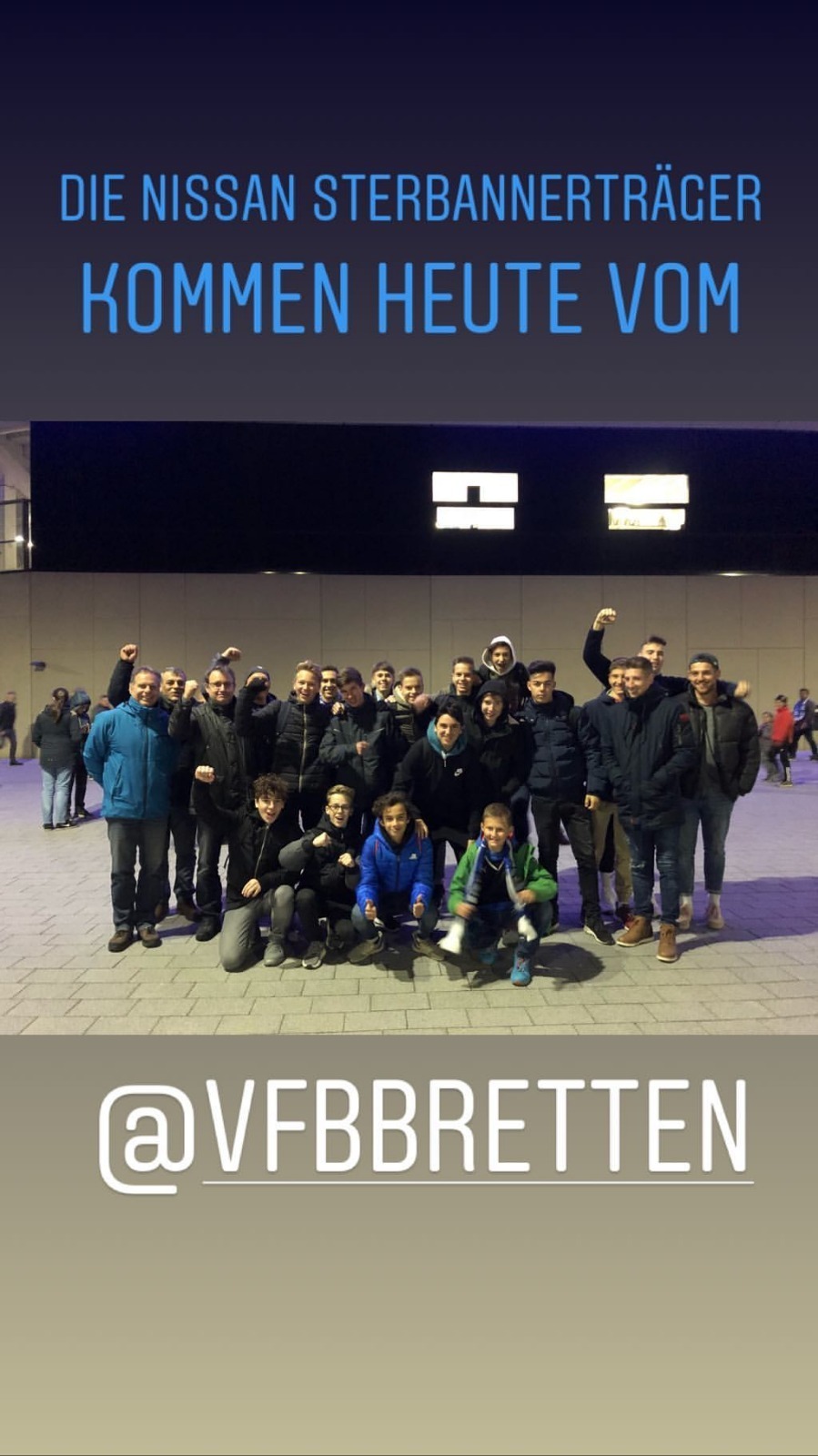 Die VfB Delegation vor dem Stadion.
