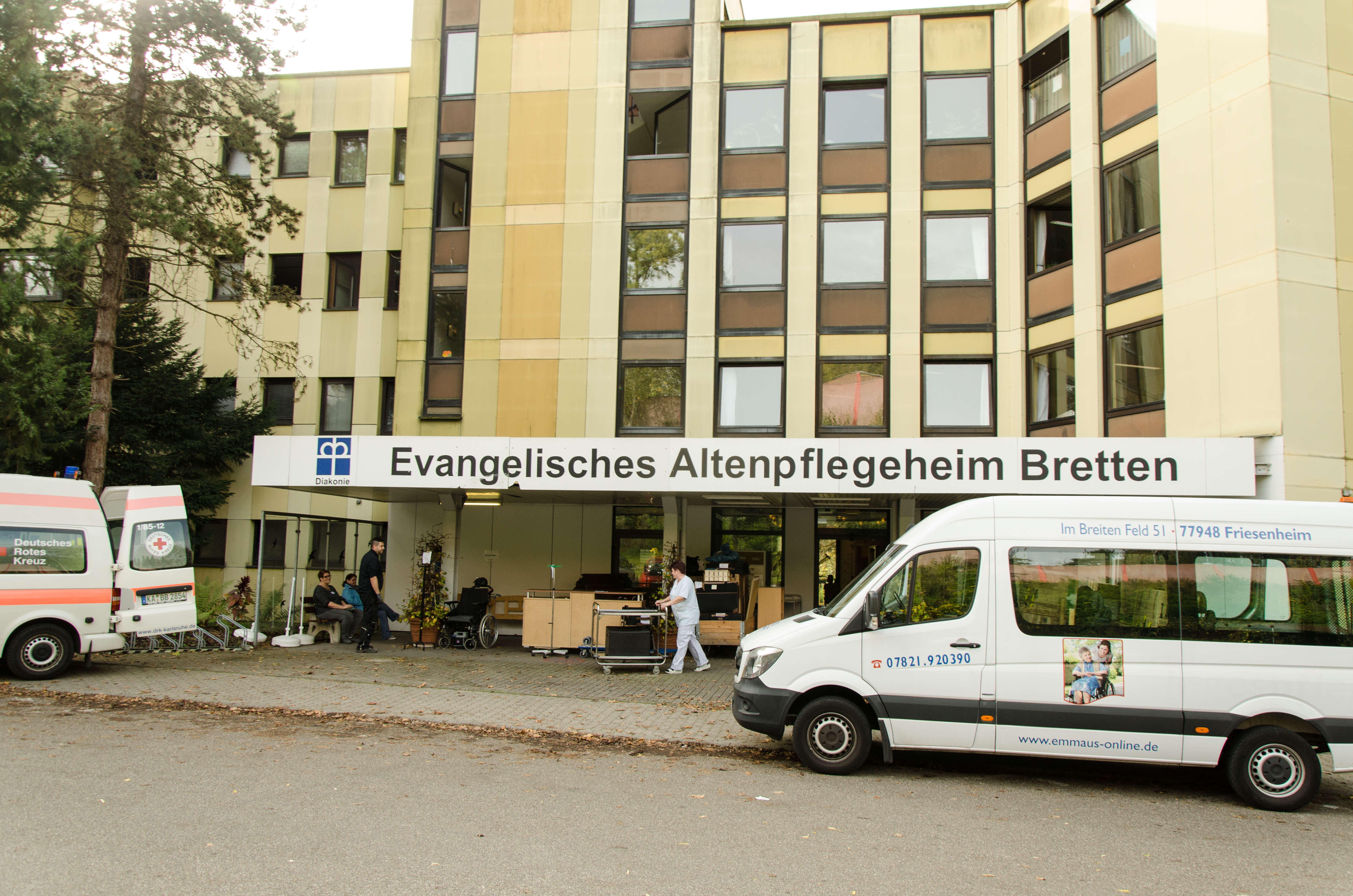 Ein Bild vom Umzug: Ende Oktober 2017 sind die Bewohner des ehemaligen Evangelischen Altenheims Im Brettspiel in das neue Heim "Im Brückle" verlegt worden.archiv