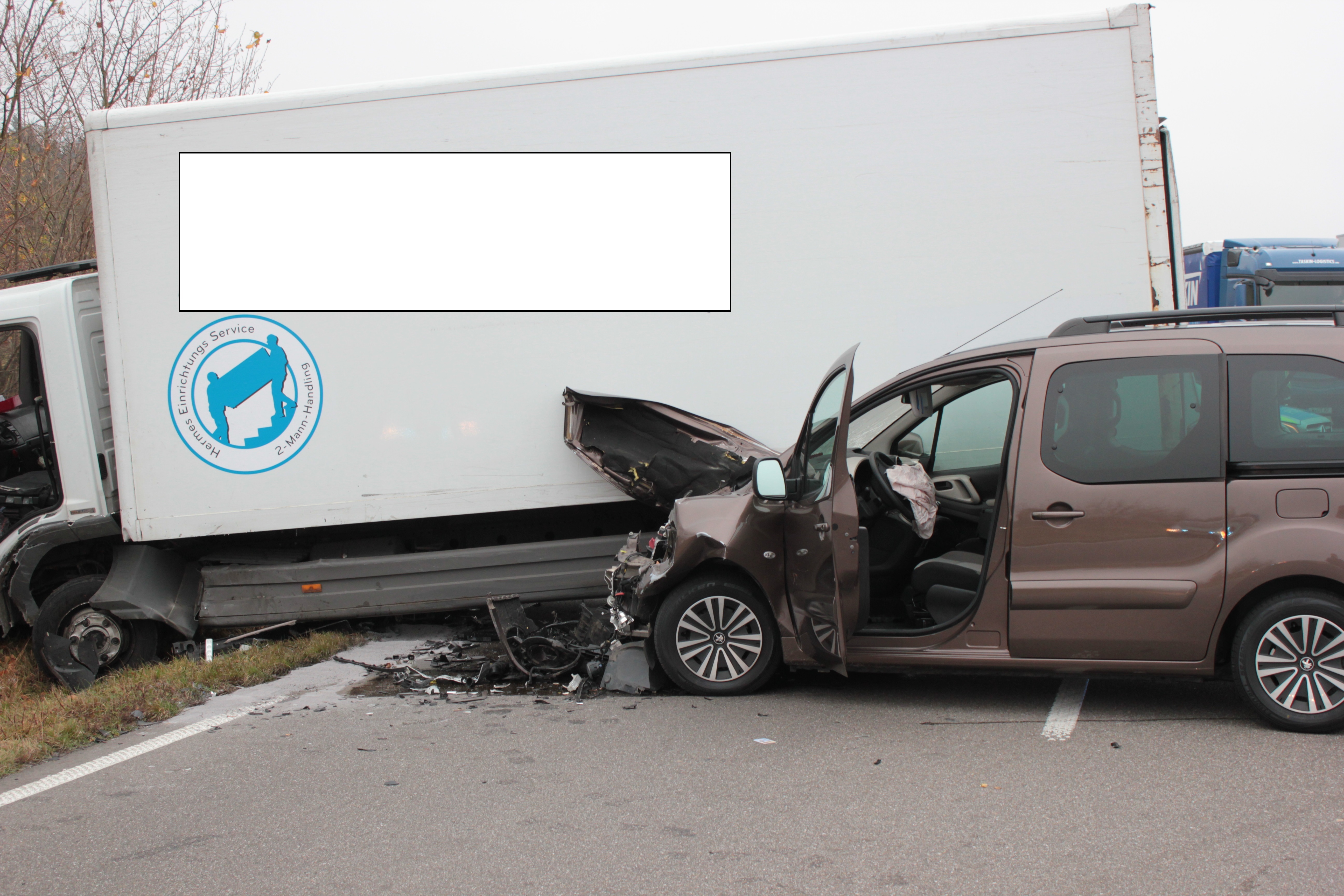 Auf der B293 hat sich bei Bretten Gölshausen am heutigen Donnerstagmorgen, 15. November, ein schwerer Unfall mit mehreren Verletzten ereignet.