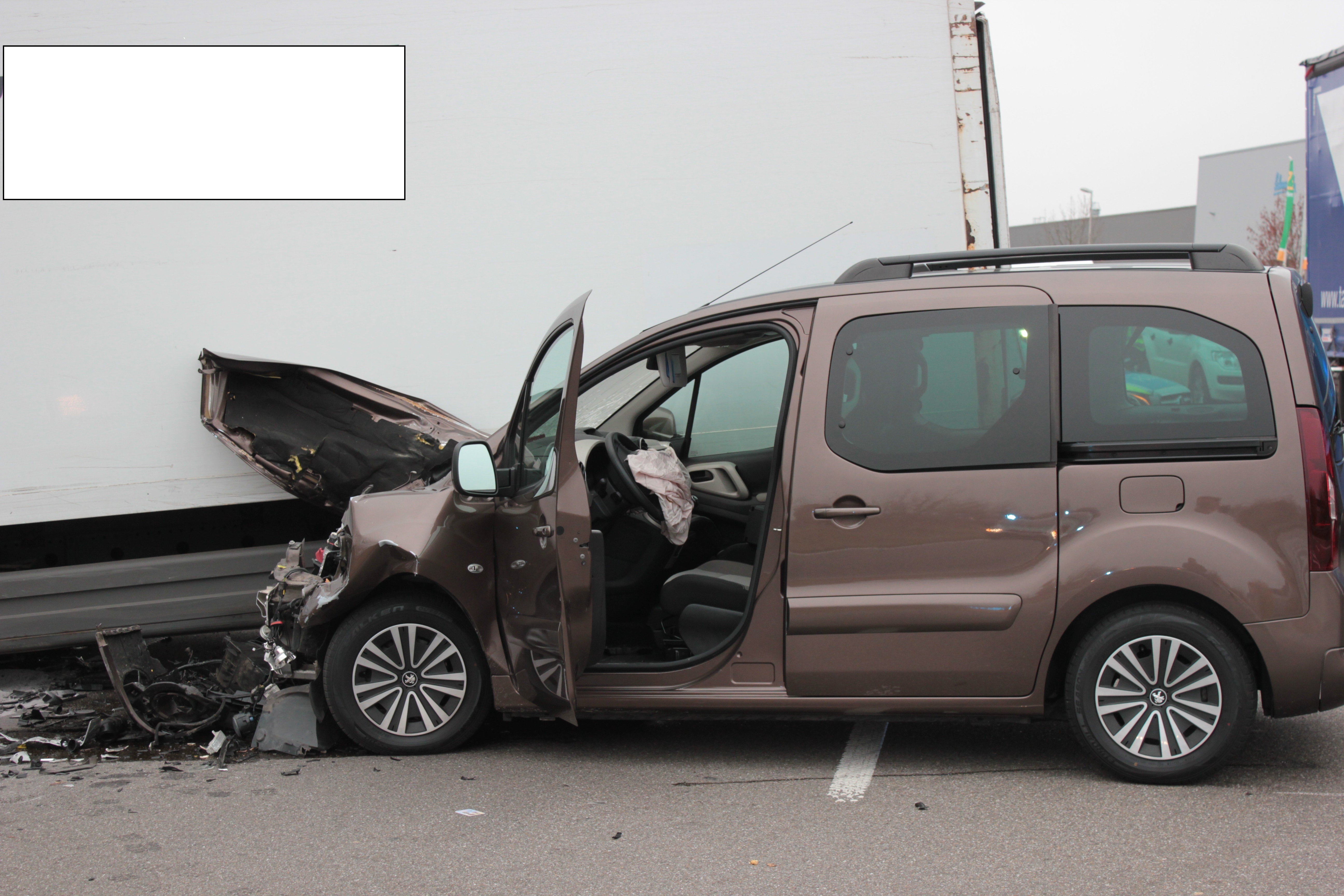 Auf der B293 hat sich bei Bretten Gölshausen am heutigen Donnerstagmorgen, 15. November, ein schwerer Unfall mit mehreren Verletzten ereignet.