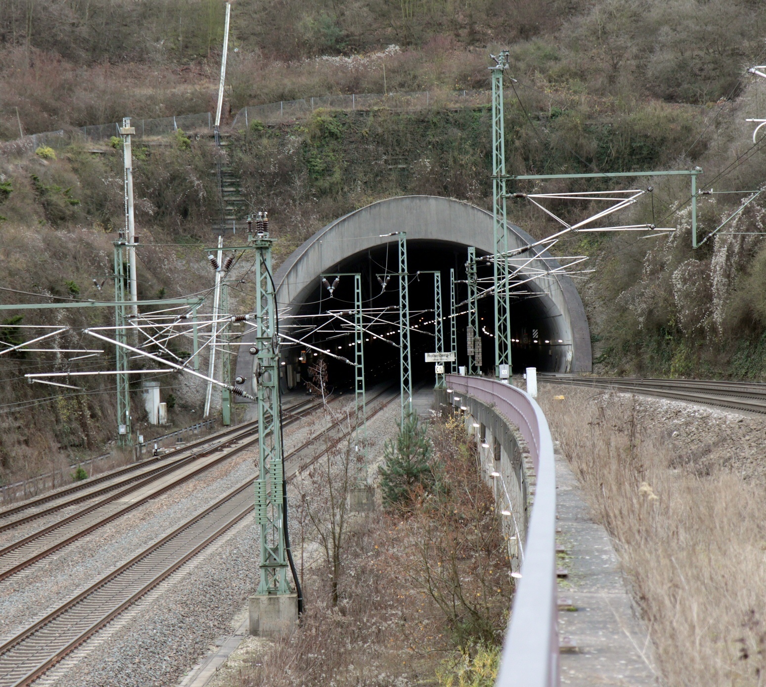 Mit einer Großübung trainieren Rettungsdienste in Bruchsal in der Nacht auf Sonntag, 18. November, für einen möglichen Zugunfall in einem Tunnel.