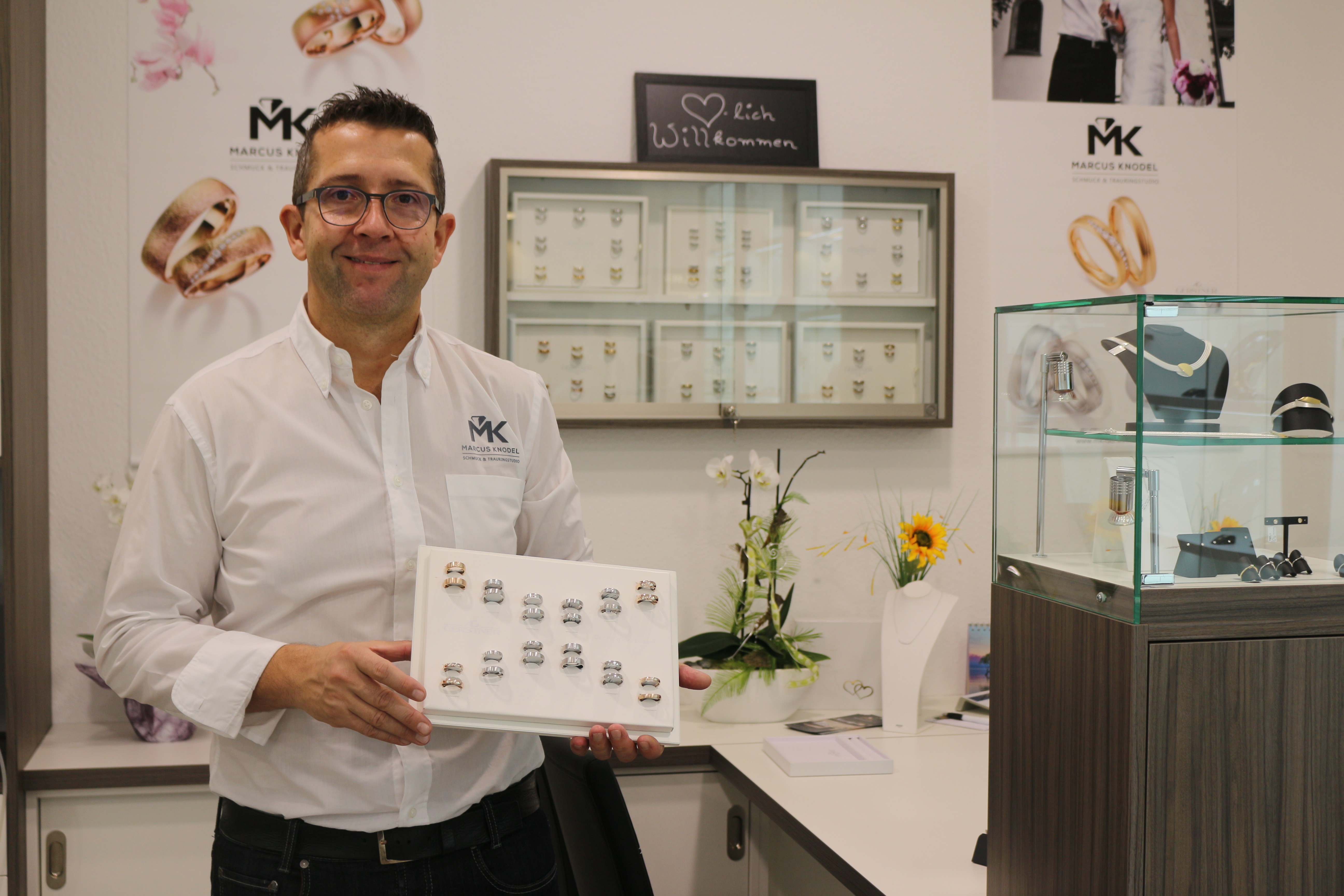 Zwischen über 800 Paaren Trauringen können Verlobte im MK Schmuck & Trauringstudio wählen.