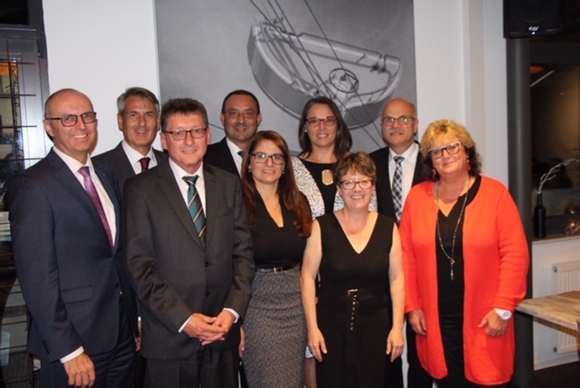 Mitarbeiterehrung bei der Volksbank: (von links) Volker Gaa, Roland Schäfer, Roland Hannich, Wolfgang Mayer, Tanja Würtz, Biljana Lau, Birgit Rachor, Gerhard Rübenacker und Karin Knothe.