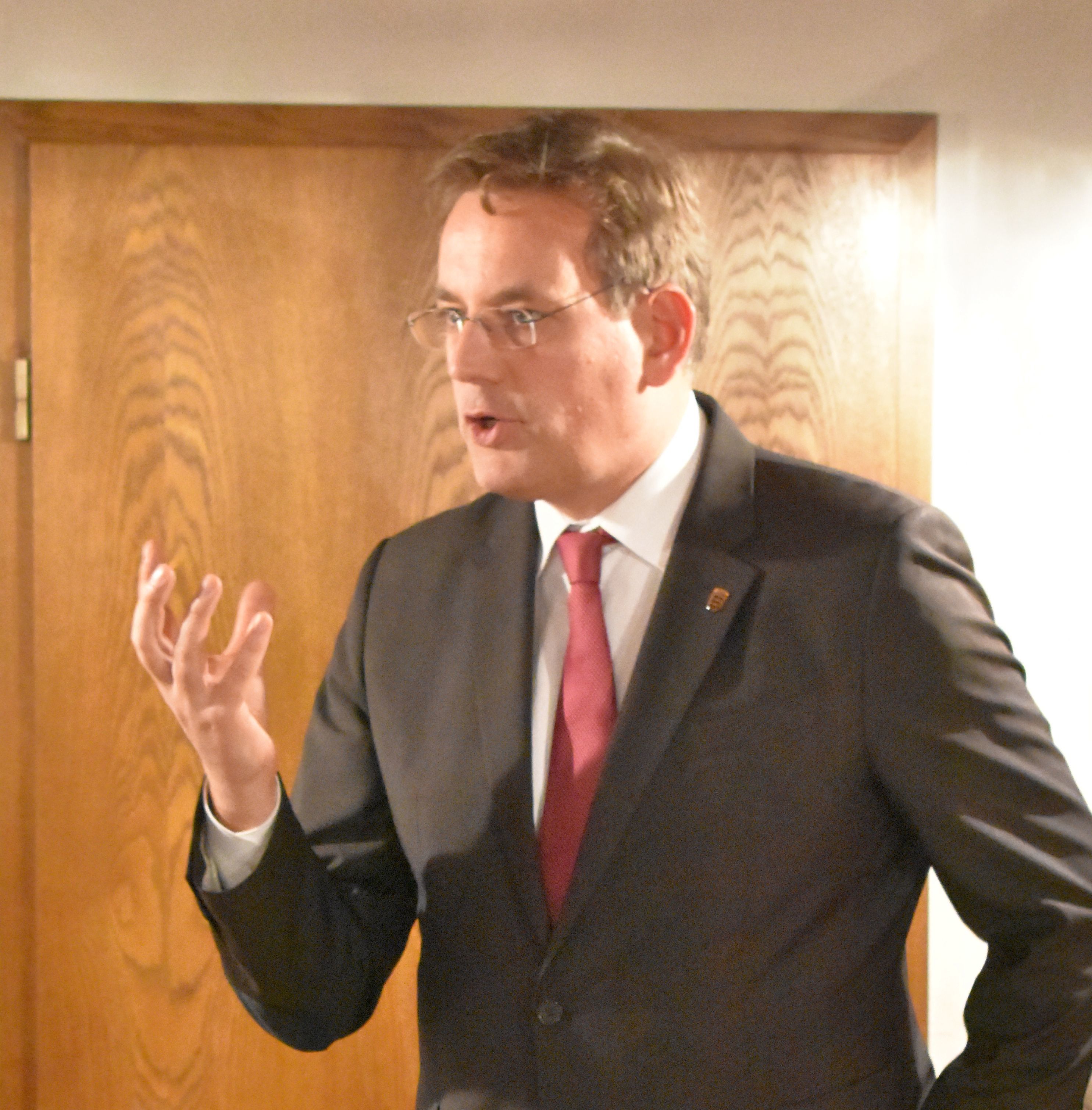 Der Vorsitzende des Ausschusses für Wirtschaft, Arbeit und Wohnungsbau im Landtag, Erik Schweickert, kritisierte die Zwischenbilanz von Grünen und CDU im Südwesten (Foto: IRe).