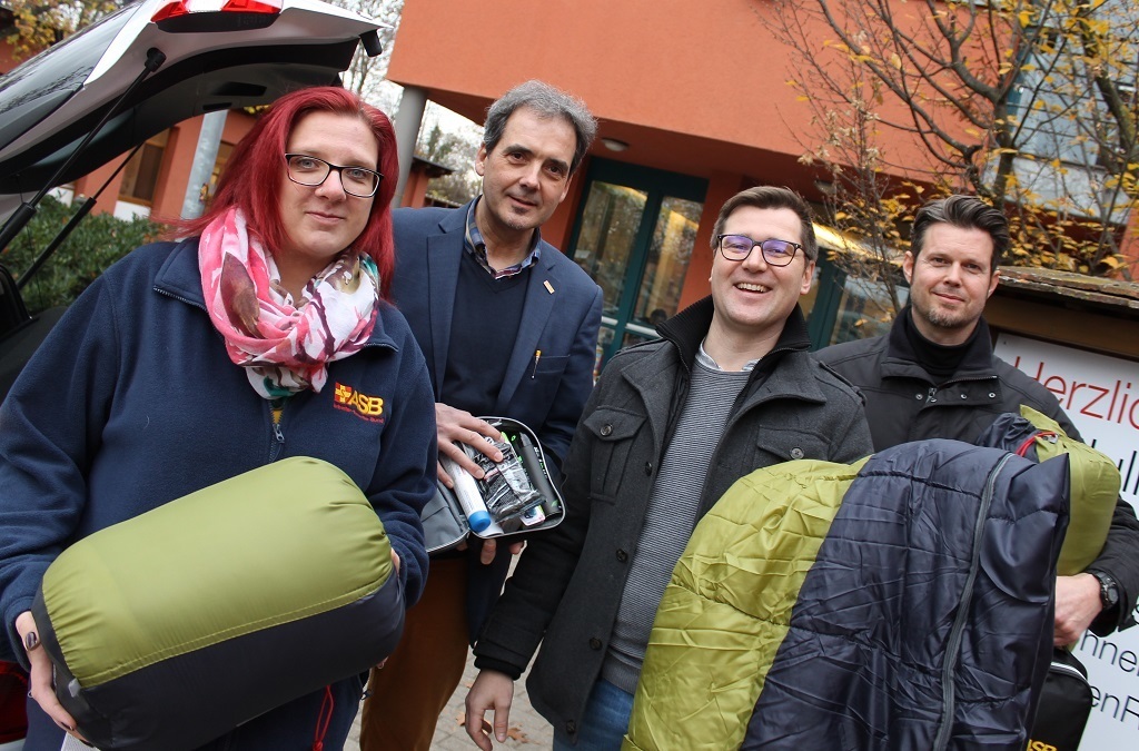 „Akuthilfe für den Menschen, der friert." Samariter stellen in Karlsruhe und Bruchsal Schlafsäcke für Wohnungslose bereit.