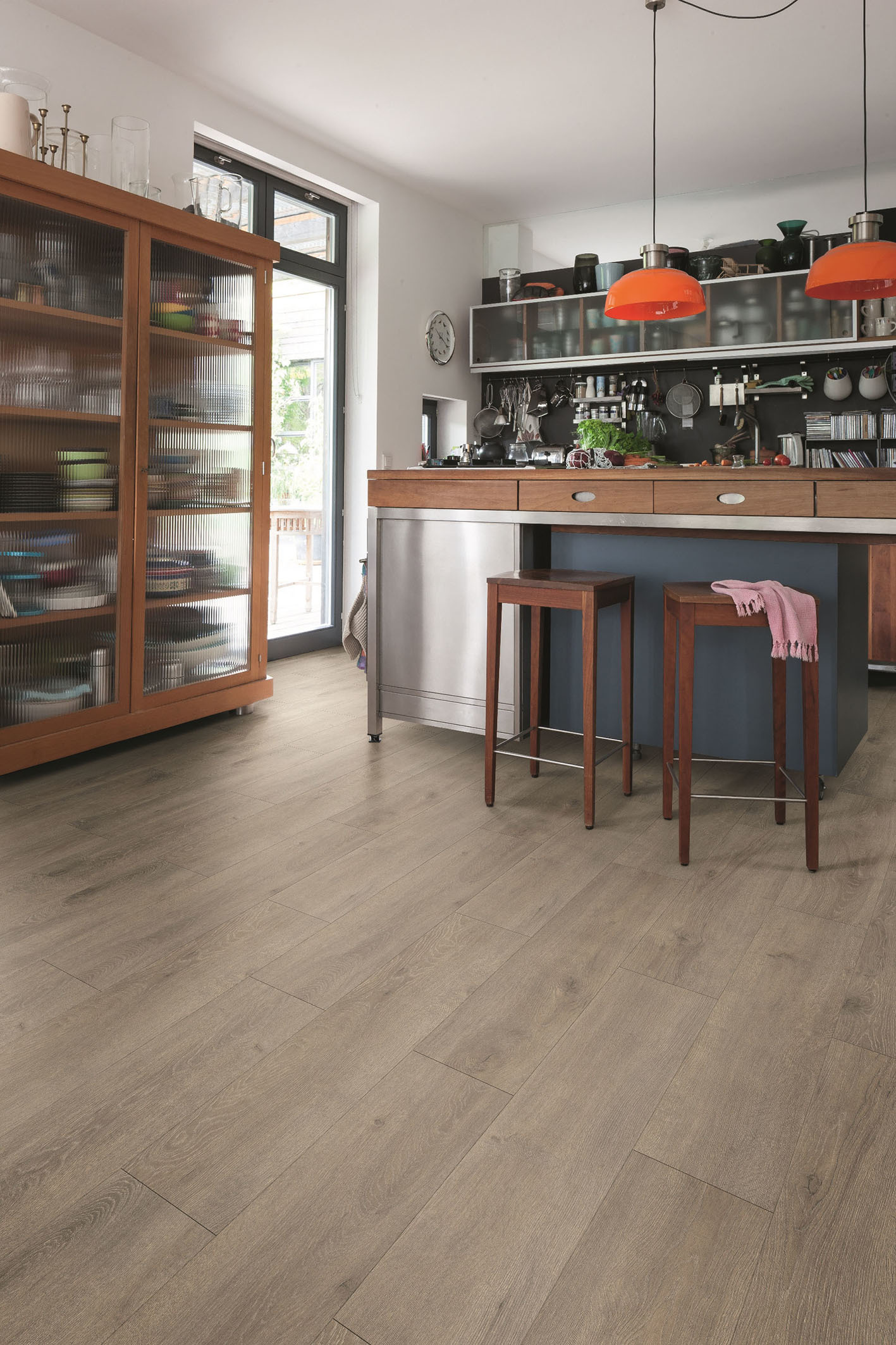Moderne Laminatböden eignen sich nun auch für die Verlegung in Küche und Bad. Foto: djd/Hamberger Flooring/Haro