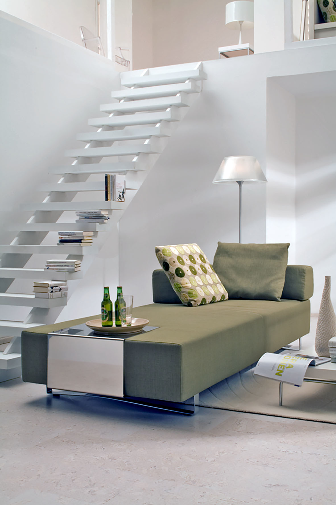 Weiß ist der Klassiker bei der Wandgestaltung in Wohnräumen. Spezielle Farben sorgen für einen perfekten, streifenfreien Look. Foto: djd/Schöner Wohnen-Farbe