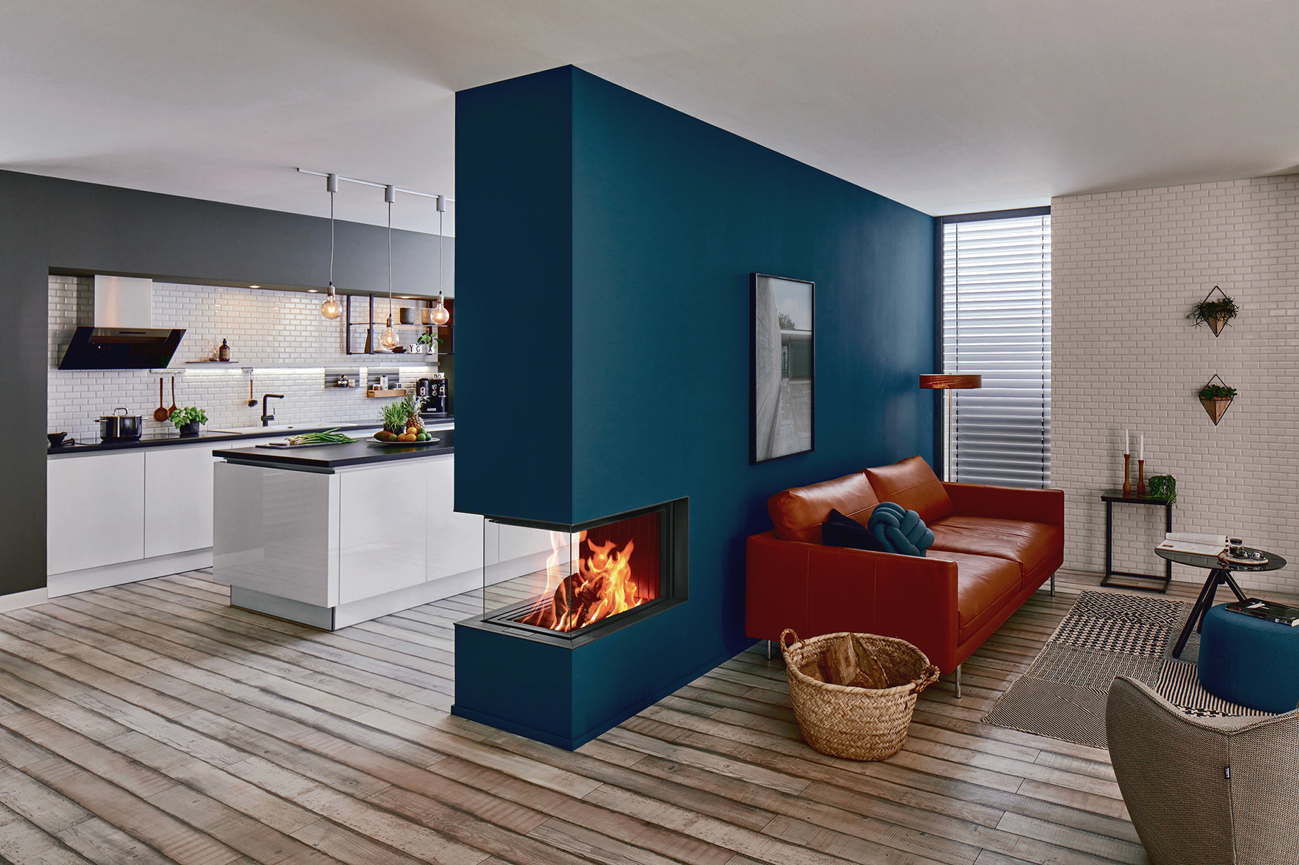 Die hochtransparenten und entspiegelten Scheiben der Premium-Brennzellen lassen das Feuer förmlich in den Raum treten. Foto: Spartherm/akz-o