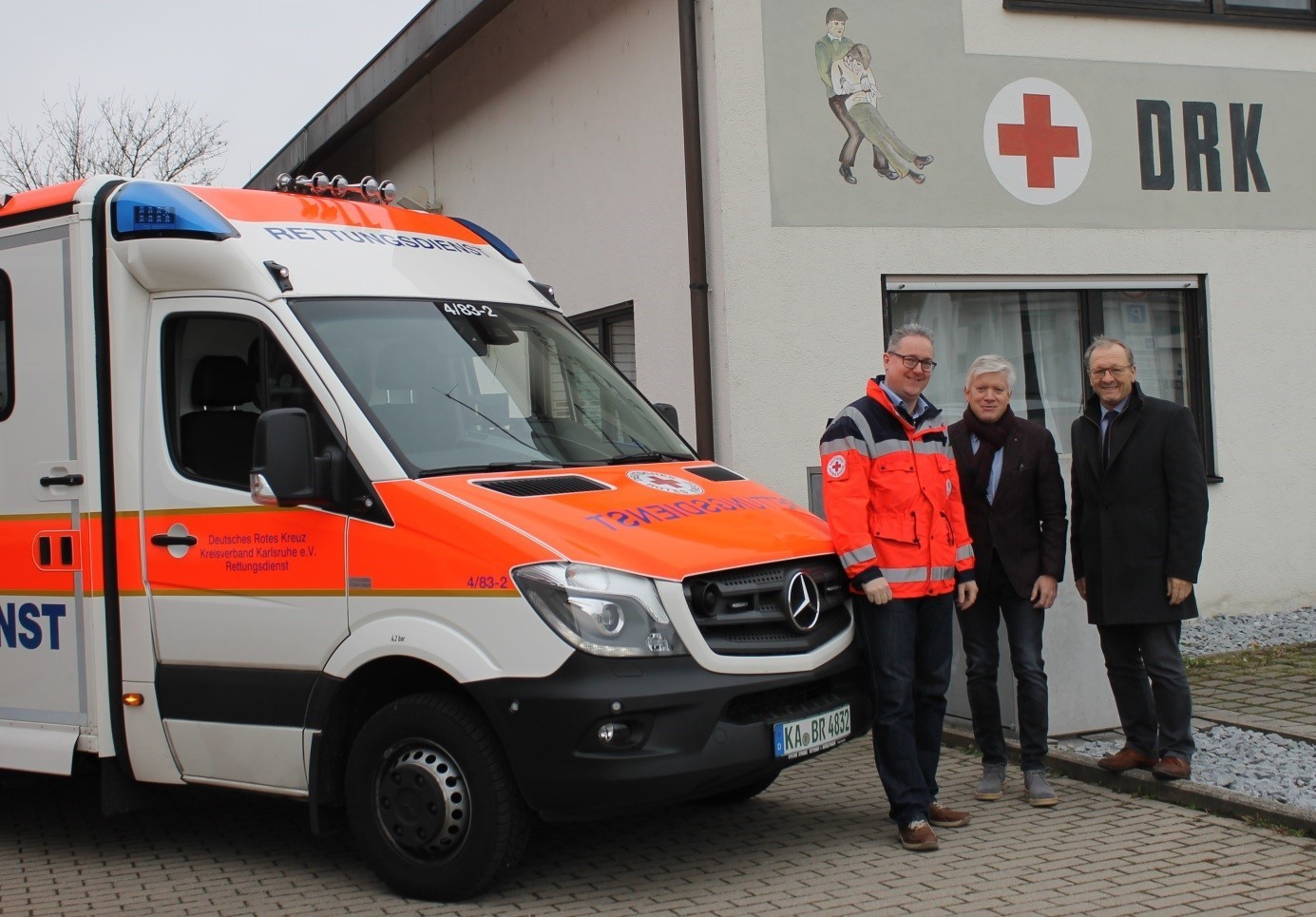 Zufrieden mit der Wache in Oberderdingen (von links): Der Vorsitzende des DRK OV Oberderdingen, Bernd Stromenger, DRK-Kreisgeschäftsführer Jörg Biermann und Bürgermeister Thomas Nowitzki.