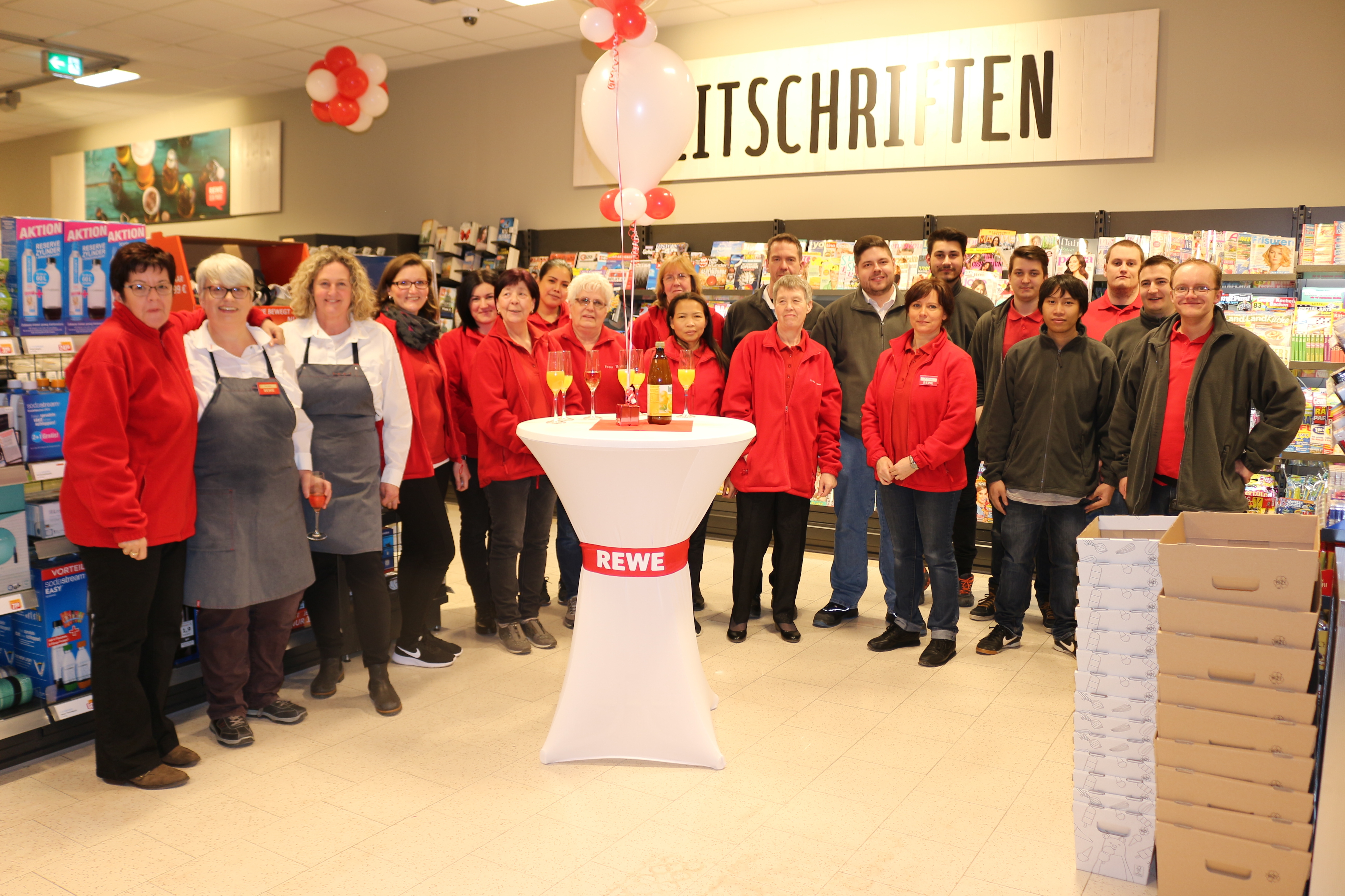 Das Team um Gerhard Legner bei der feierlichen Eröffnung für geladene Gäste am 11. Februar.