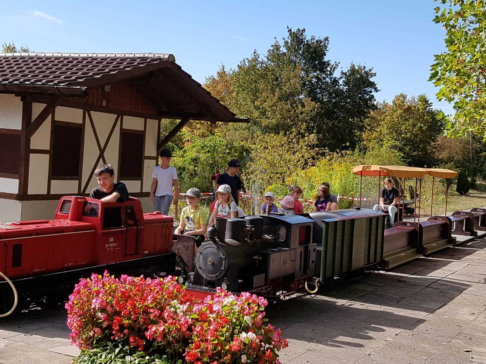 im Bahnhof