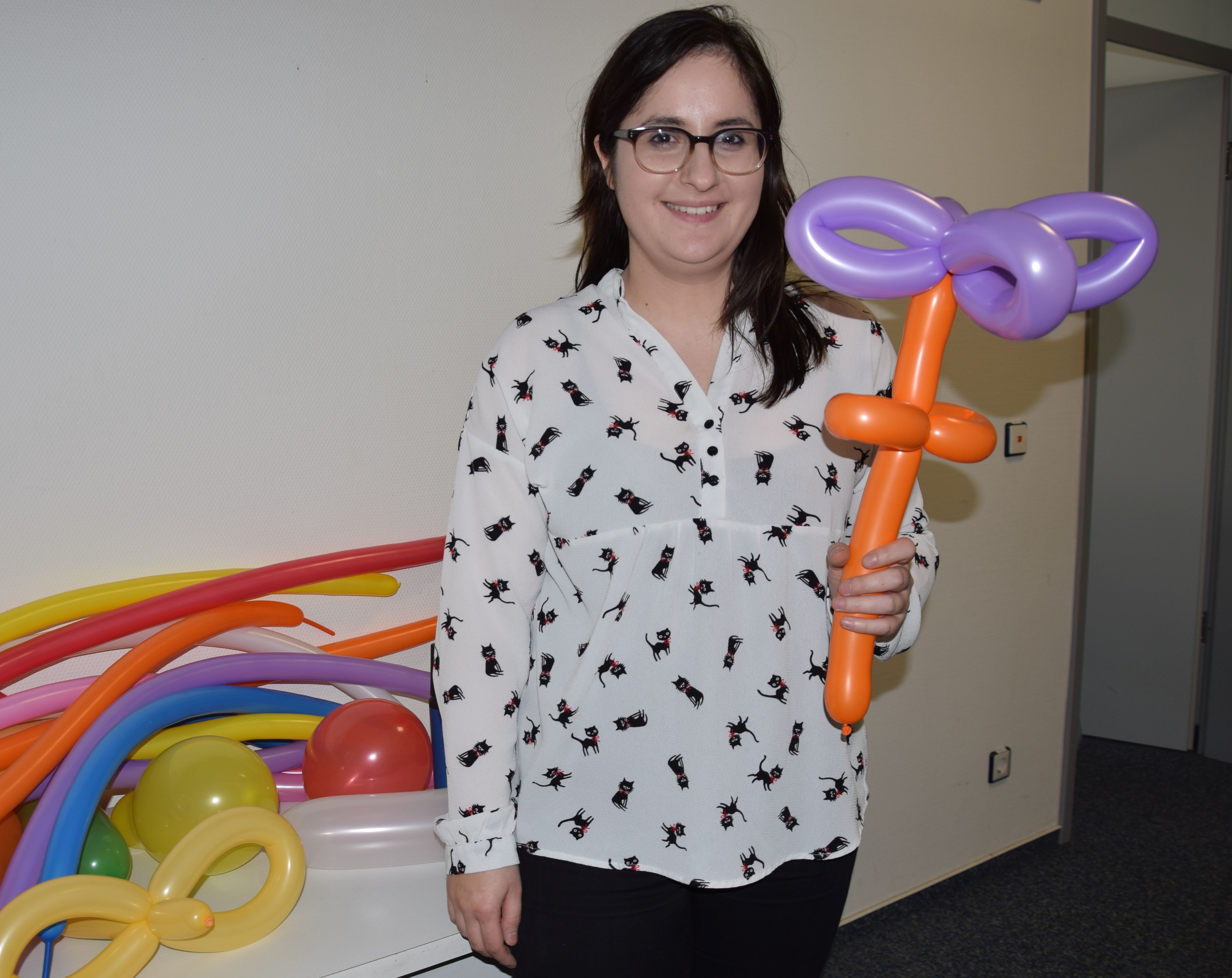 Havva Keskin und ihre zweifarbige Blume. Foto: ch